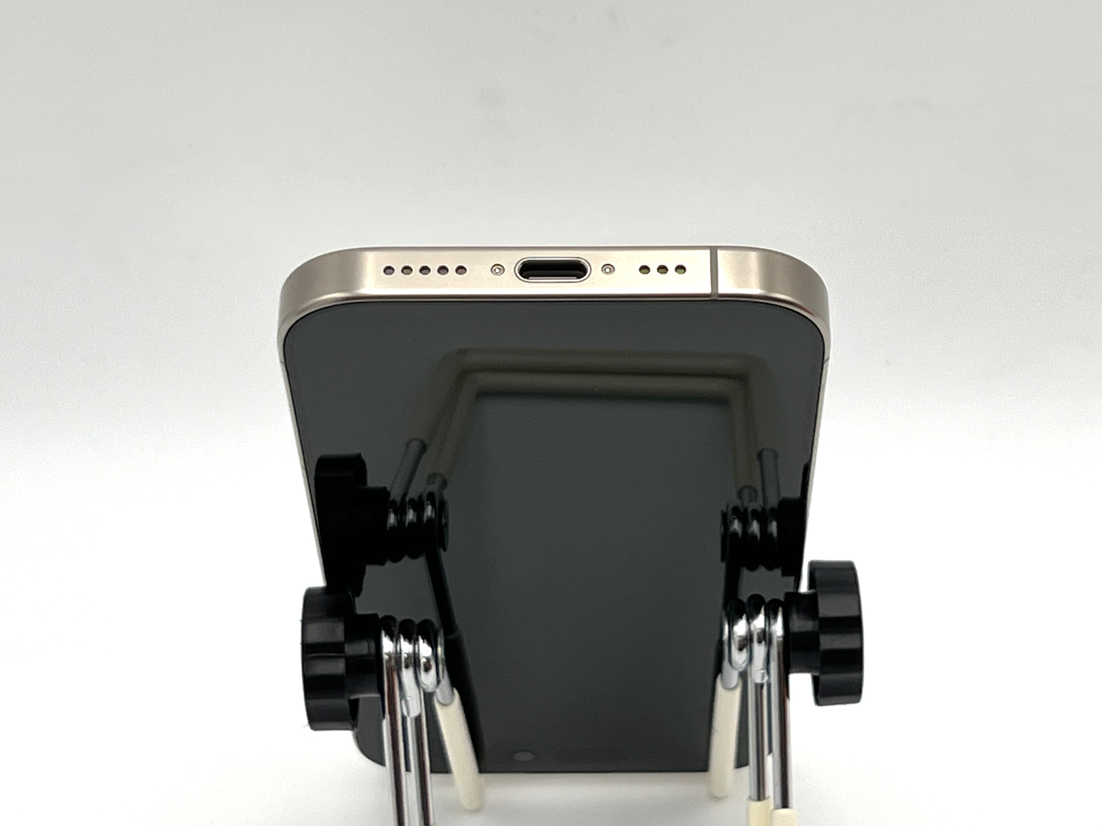 【展示品】iPhone 16 Pro 128GB ナチュラルチタニウム 【30日返金保証】【赤ロム保証付き】