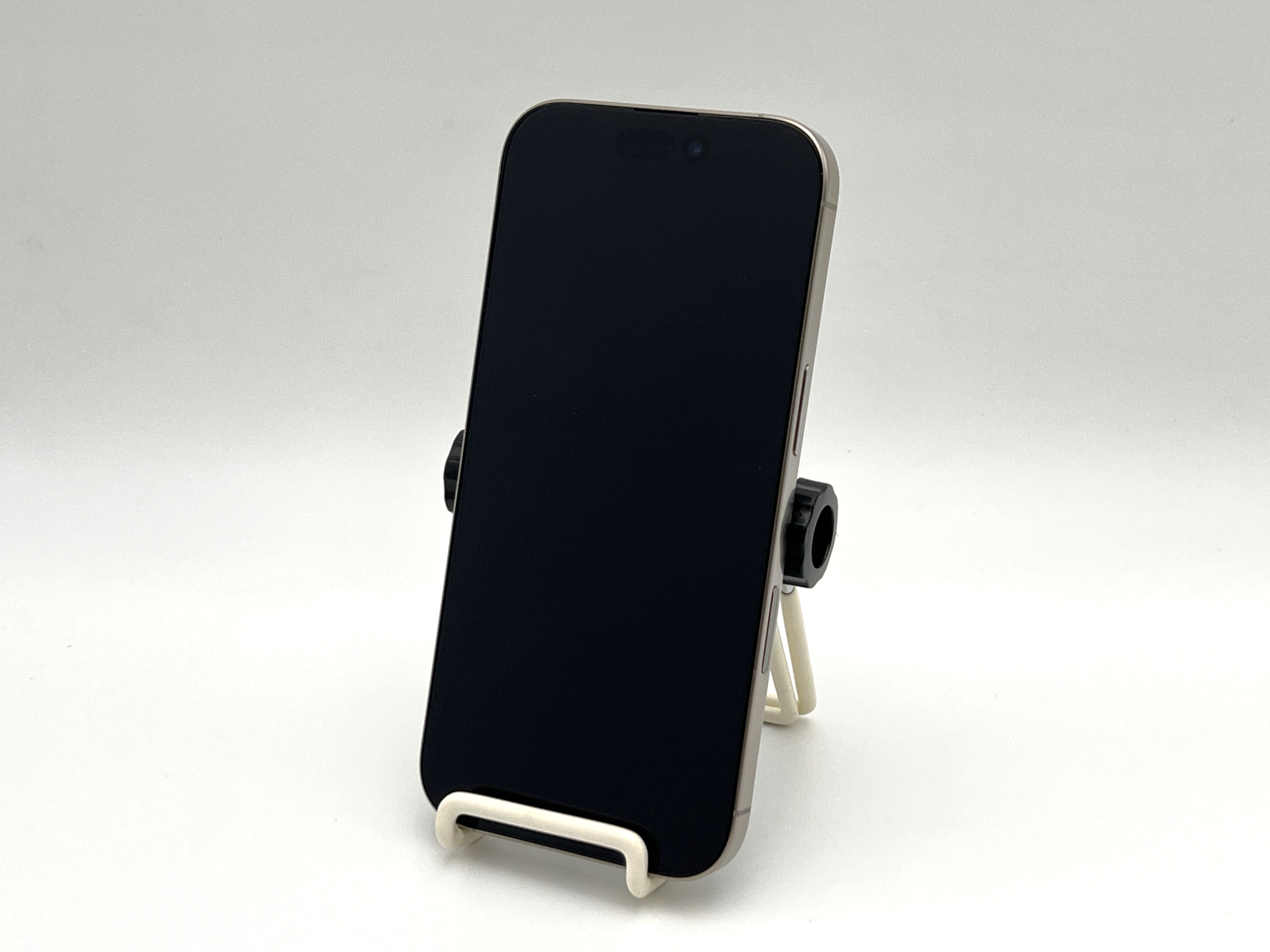 【展示品】iPhone 16 Pro 128GB ナチュラルチタニウム 【30日返金保証】【赤ロム保証付き】