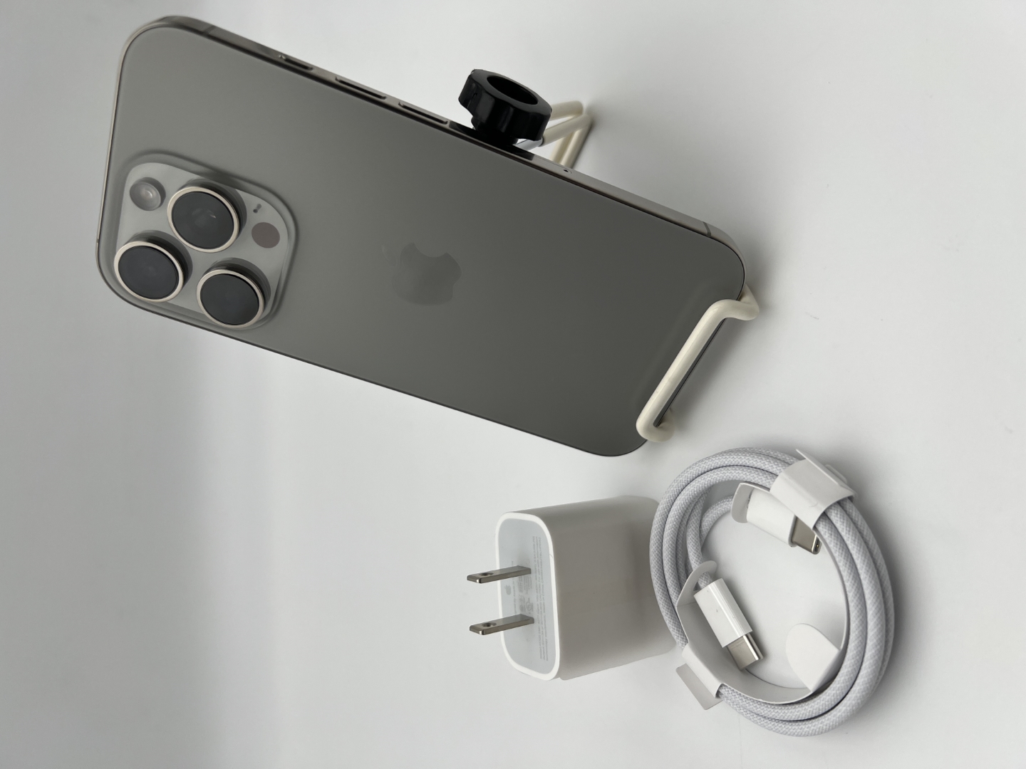 【展示品】【ネットワーク利用制限▲】iPhone 16 Pro 256GB ナチュラルチタニウム 【30日返金保証】【赤ロム保証付き】