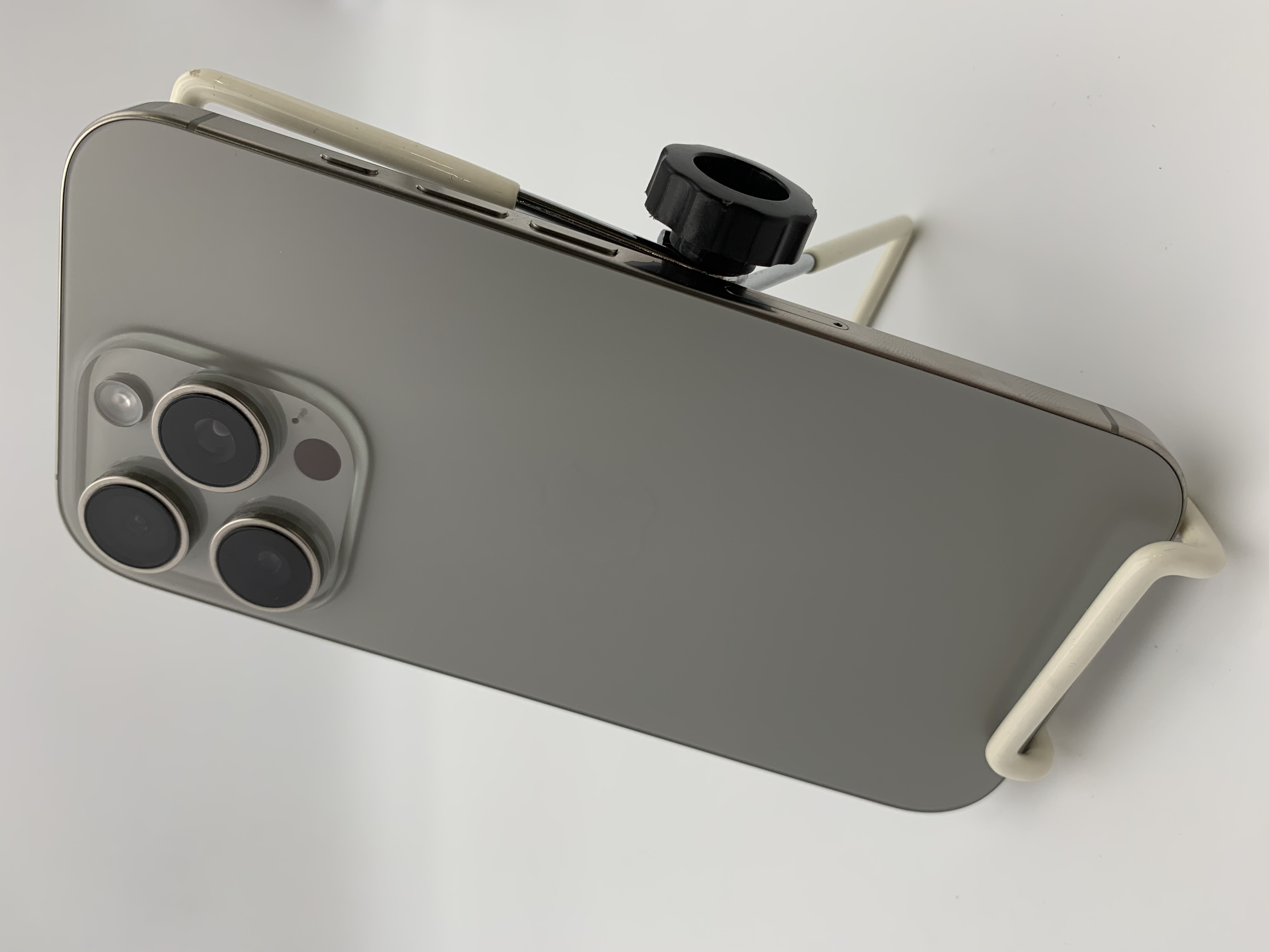 【展示品】iPhone 16 Pro 256GB ナチュラルチタニウム 【30日返金保証】【赤ロム保証付き】