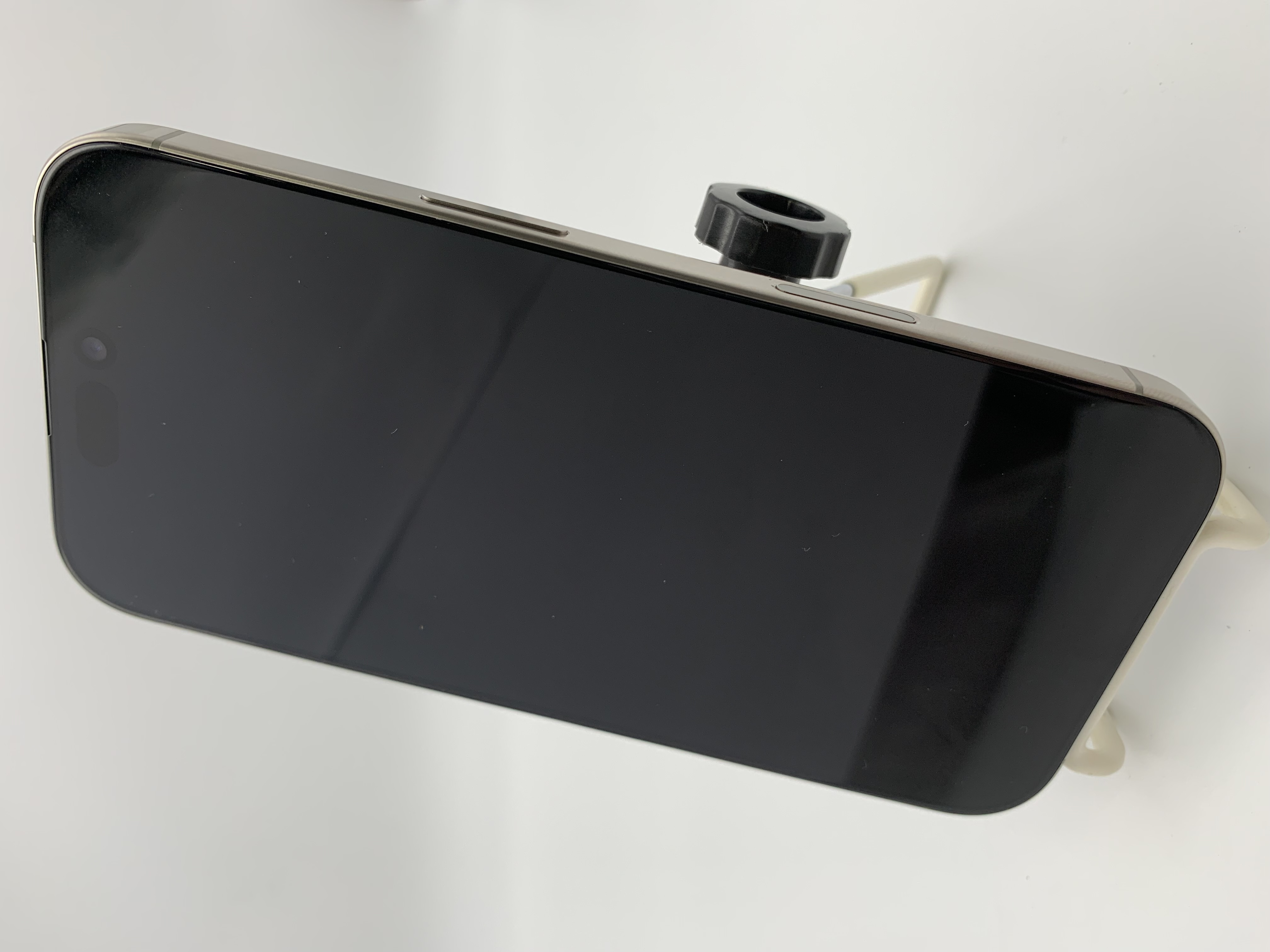 【展示品】iPhone 16 Pro 256GB ナチュラルチタニウム 【30日返金保証】【赤ロム保証付き】