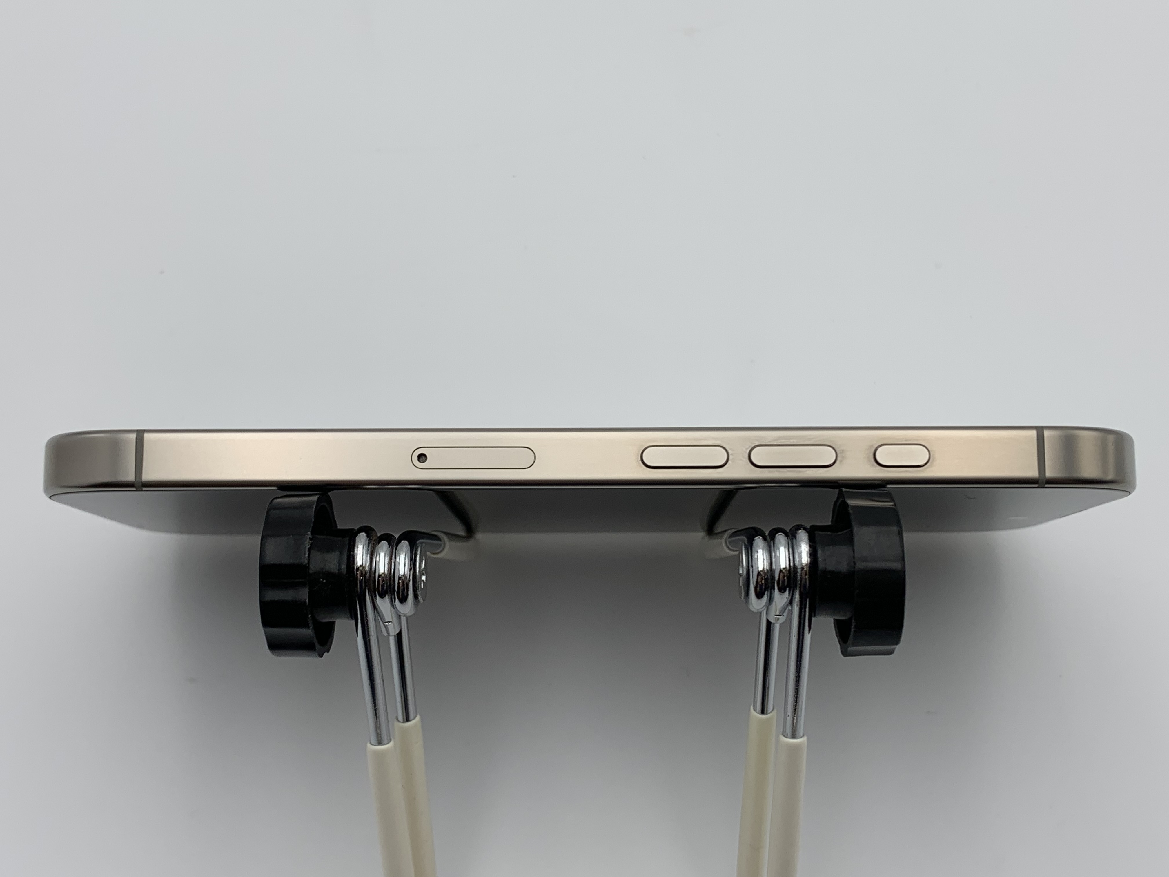 【展示品】iPhone 16 Pro 256GB ナチュラルチタニウム 【30日返金保証】【赤ロム保証付き】