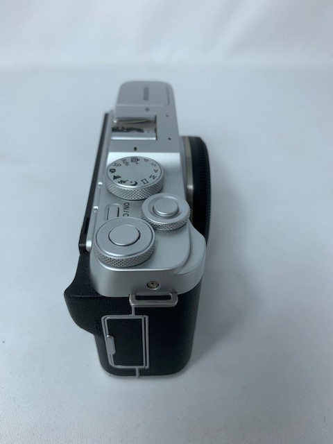 【中古】【店頭展示使用品】ミラーレス一眼カメラ　レンズキット FX-A7LK-S シルバー [ズームレンズ][FXA7LKS](メーカー保証1年）