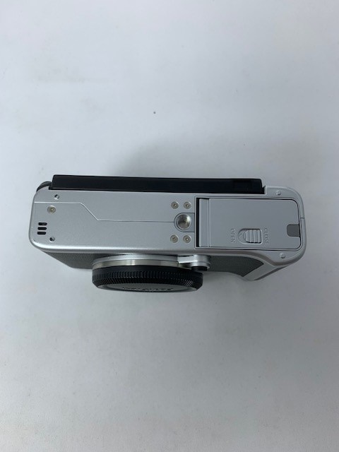 【中古】【店頭展示使用品】ミラーレス一眼カメラ　レンズキット FX-A7LK-S シルバー [ズームレンズ][FXA7LKS](メーカー保証1年）
