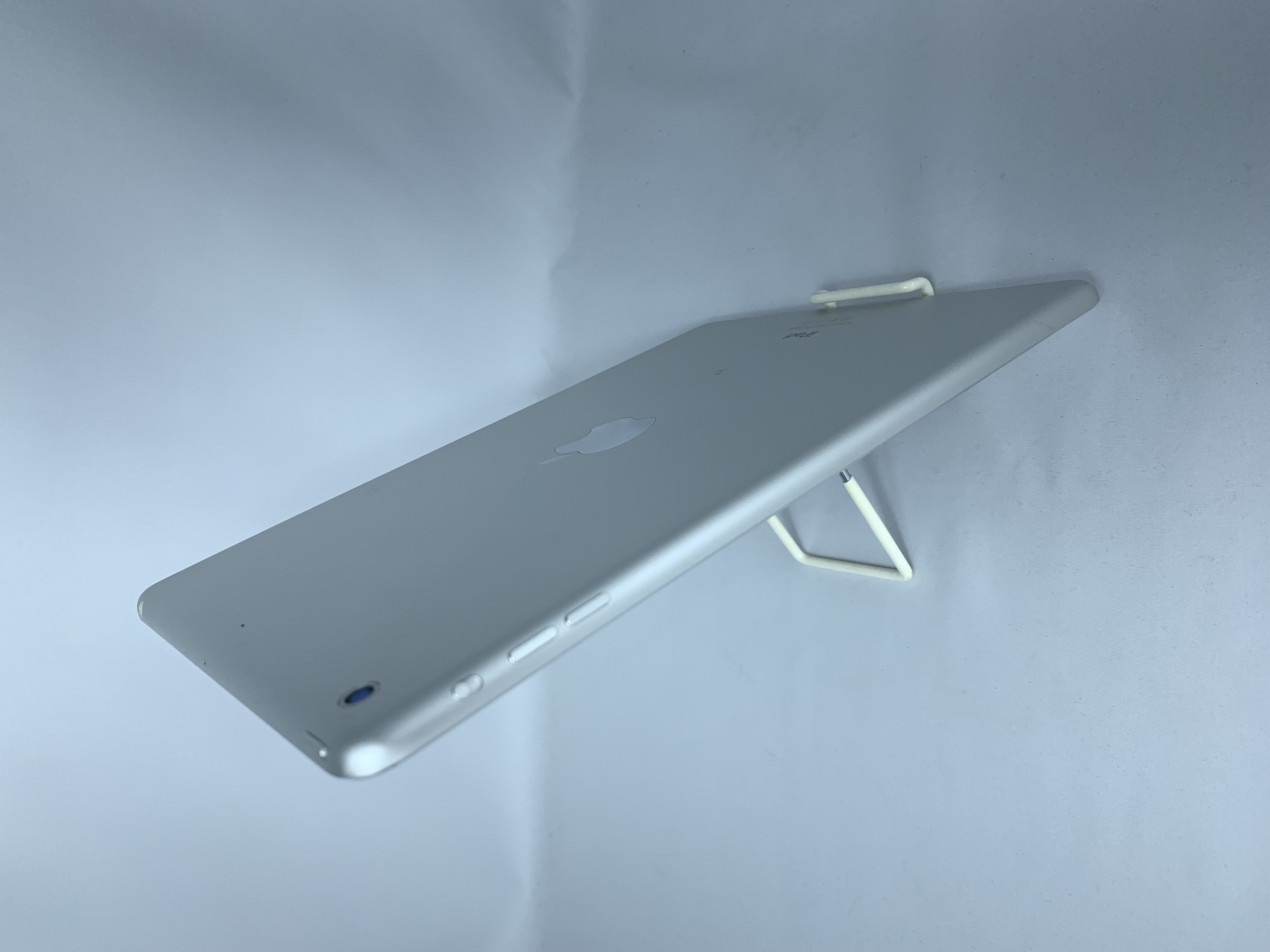 【中古：Bランク】Apple iPad Air (2013) Wi-Fi 16GB ME913JA[シルバー]【30日返金保証】