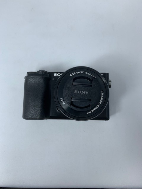 【中古】【店頭展示使用品】SONY α6100 ILCE-6100Y ダブルズームレンズキット [ブラック](メーカー保証付き）