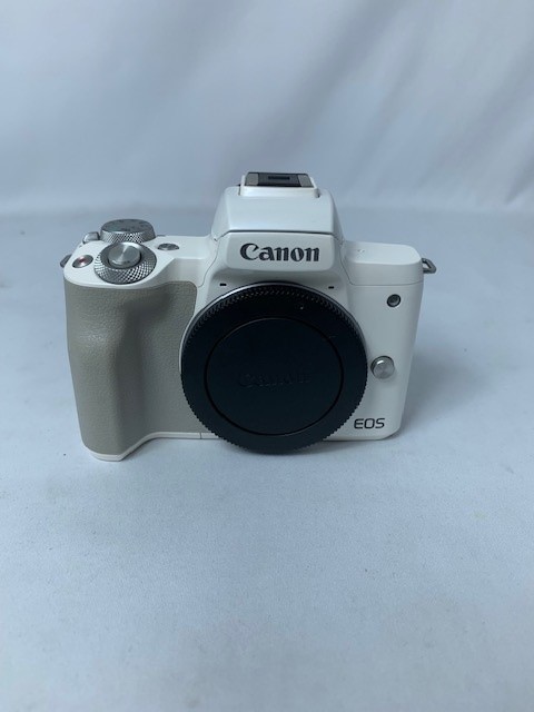 【中古】【店頭展示使用品】EOS Kiss M ダブルズームキット [ホワイト](メーカー保証1年）