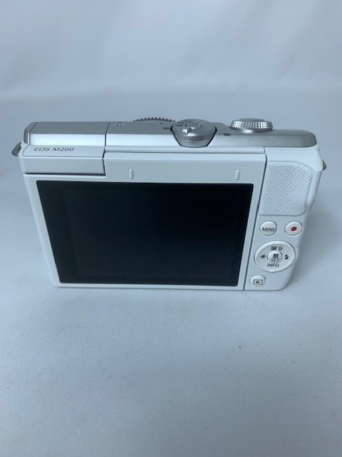 【中古】【店頭展示使用品】CANON ミラーレスデジタル一眼カメラEOS M200 ダブルレンズキット [ホワイト](メーカー保証1年）
