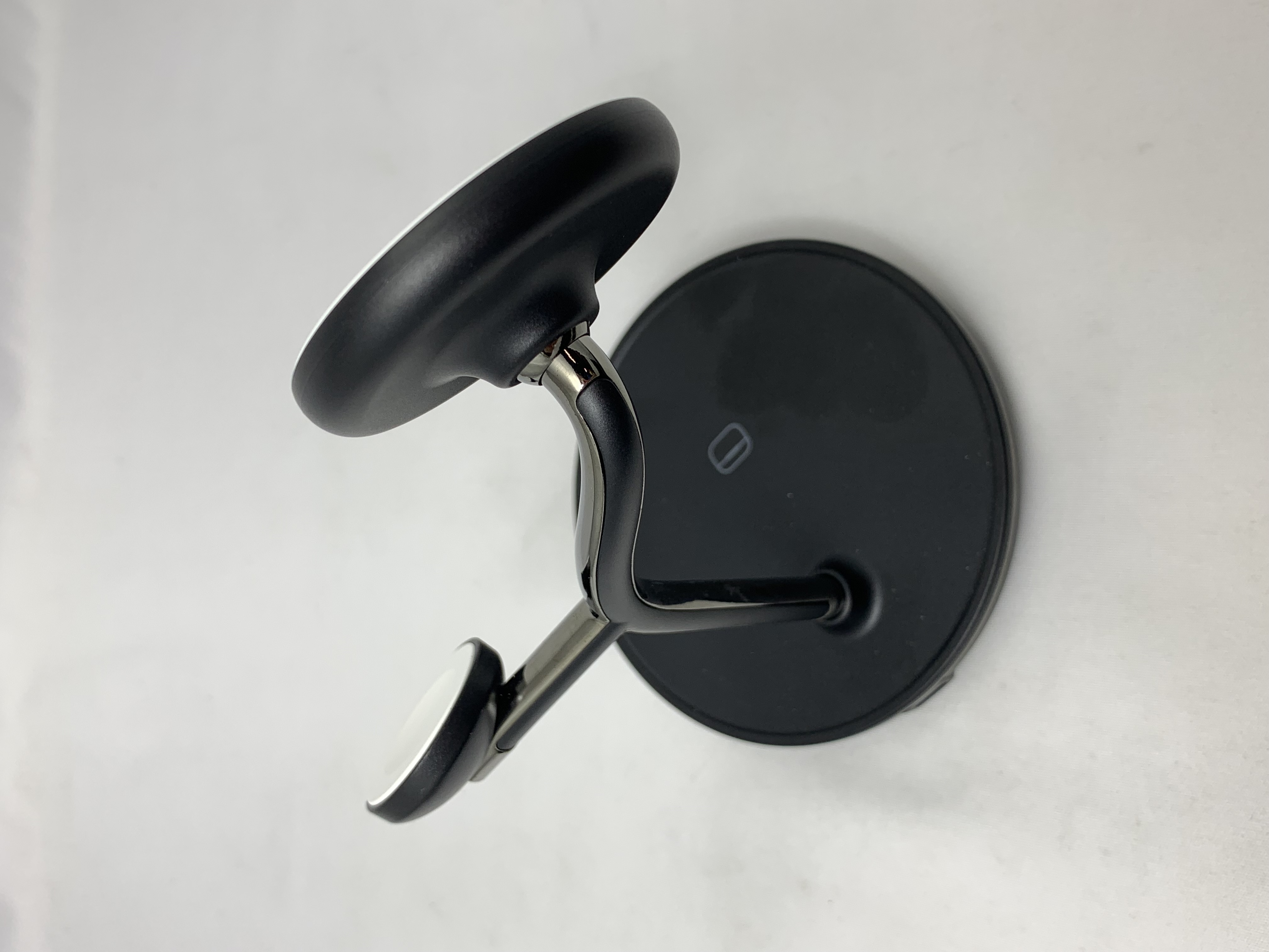 【中古】【店頭展示使用品】エレコム｜ELECOM ワイヤレス充電器/マグネット内蔵/7.5W+5W/スタンドタイプ/Apple Watch認証モジュール内蔵/MfA認証/USB-C-USB-Cケーブル付属/ブラック W-MS04BK(30日間保証）