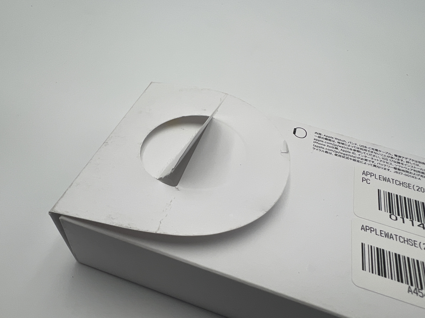 【開封未使用品】Apple Watch SE 第2世代 GPSモデル 40mm MR9U3J/A [スターライトスポーツバンド S/M]